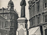 Spomenik fra Andriji Kačiću Miošiću, Mesnička ulica, djelo kipara Ivana Rendića, postavljen 1891. godine, razglednica oko 1905. godine